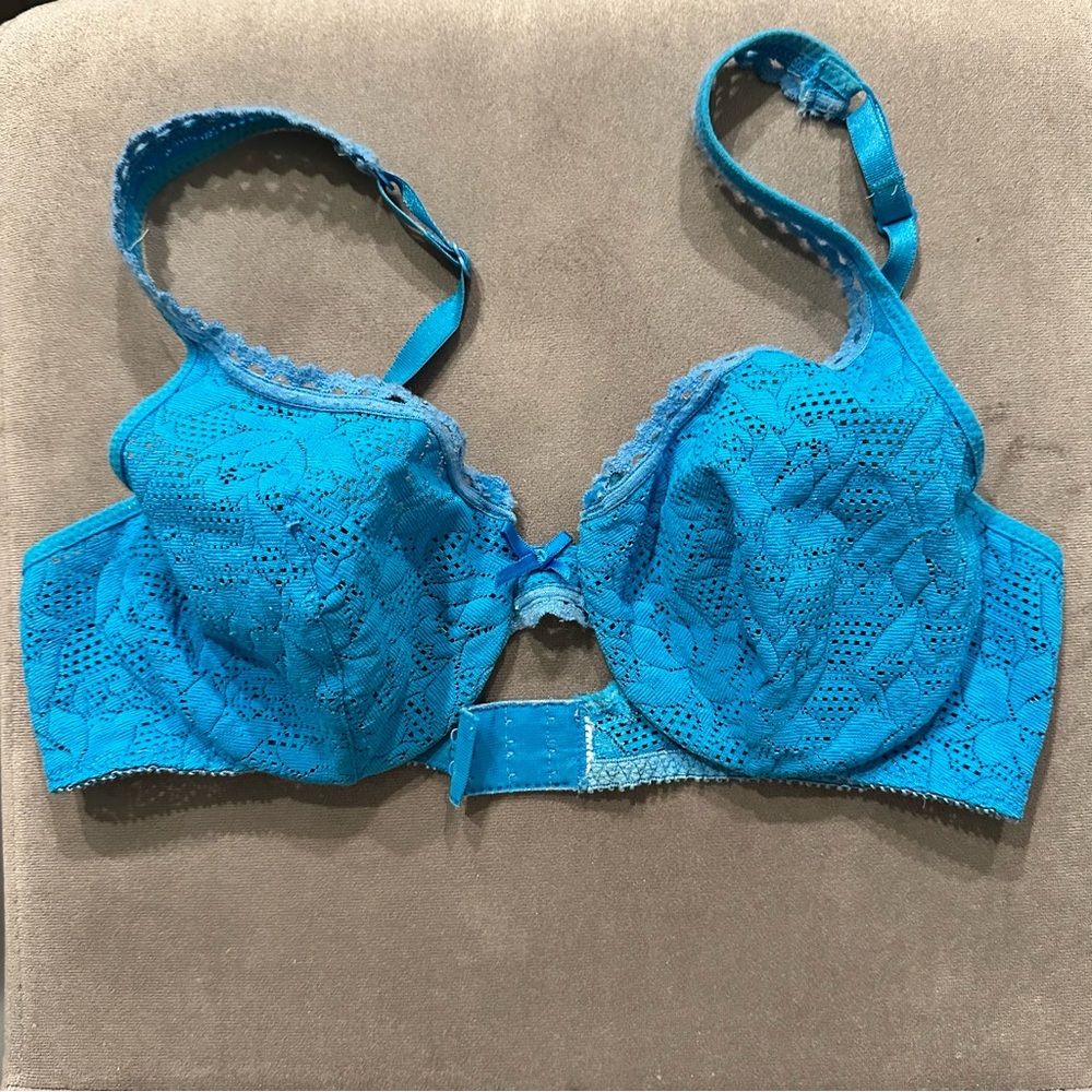 Blue Lace Underwire Bra app. 30C vintage Vanity Fair